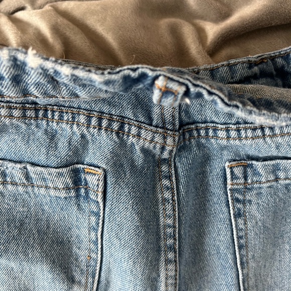 BlankNYC The Baxter Ribcage Straight leg distressed jeans - Picture 11 of 14